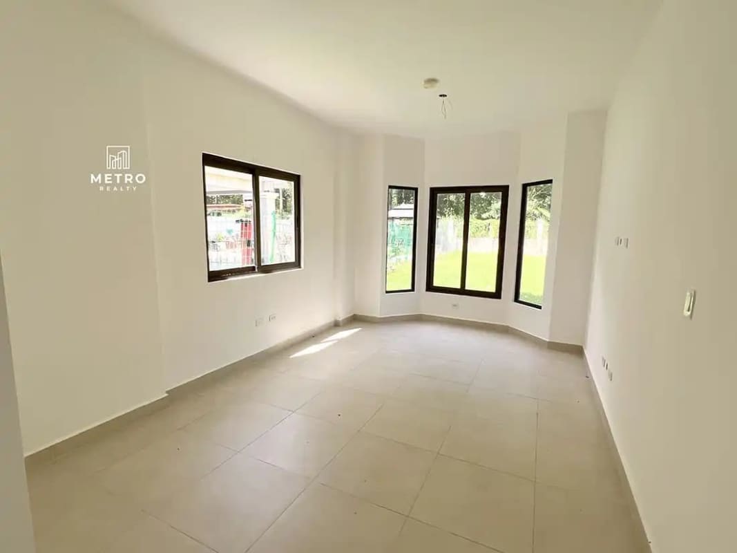 Spacious living room with large windows, garden view, tiled floors in Clayton Panama