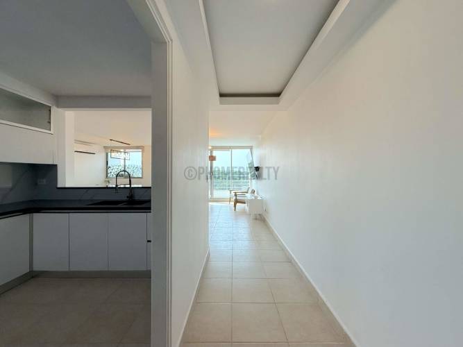 Contemporary kitchen with granite countertops, modern cabinetry, appliances for rent in Clayton Park II Panama