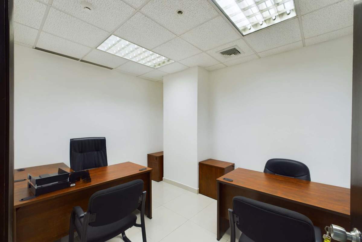 Private executive office room with desk for rent Avenida Balboa Ocean Business Plaza Panama