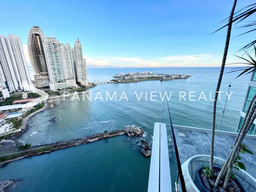 Ocean view balcony with panoramic sea and skyline views at PH Sea Point Punta Paitilla Panama