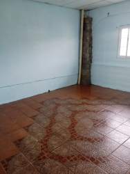 Bathroom with ceramic tiled walls, pedestal sink, toilet, shower area house Lluvia de Oro 2 Panama