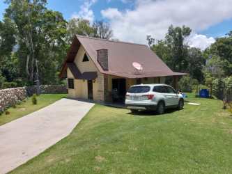 Gated cabin with stone wall, garden lawn and trees in Volcancito Boquete Panama
