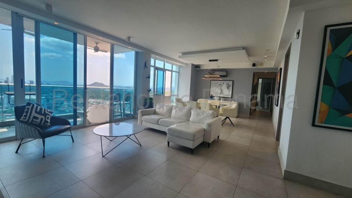 Fully equipped kitchen with granite countertops and stainless steel in Dos Mares Tower Panama City