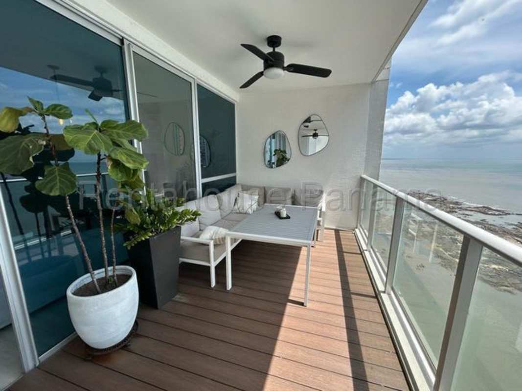 Elegant master bedroom with ocean view windows and ensuite bathroom in PH Oceanaire Panama