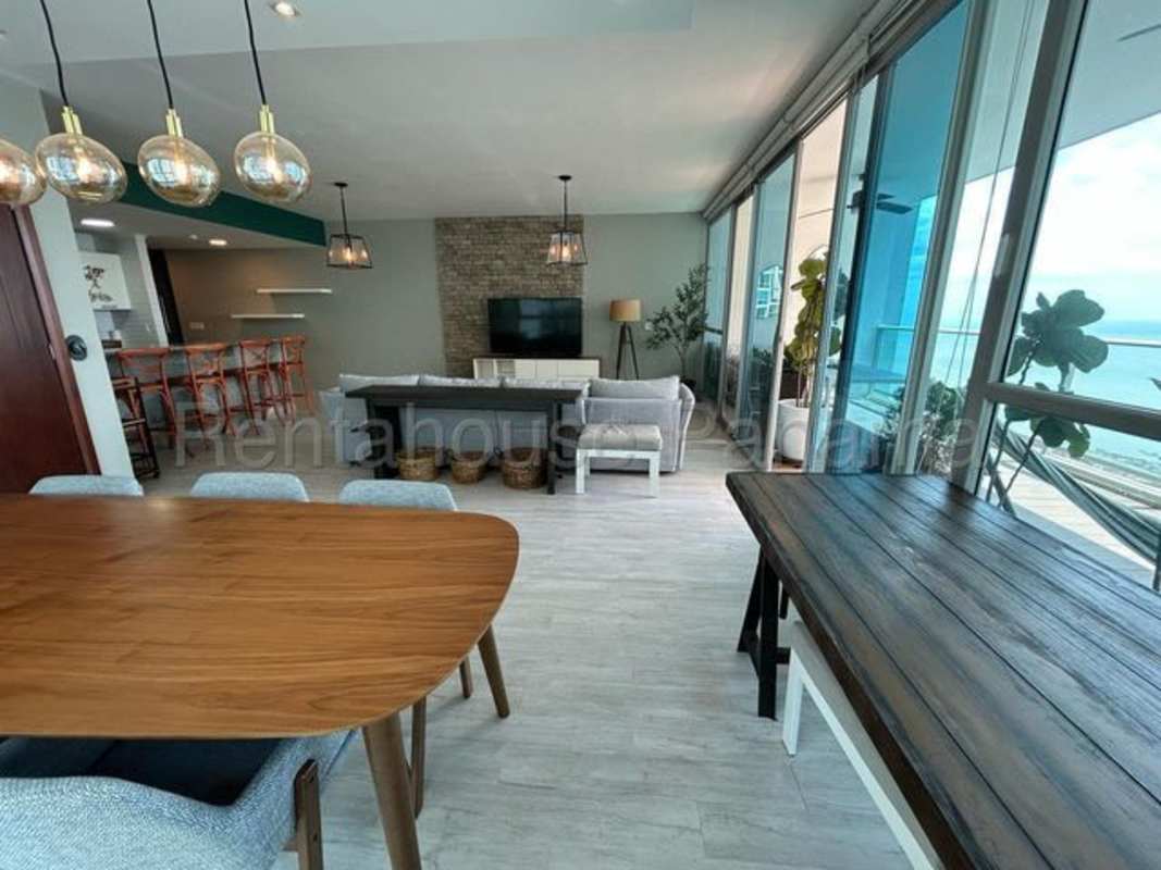 Dining space with ocean backdrop, modern décor and natural light in PH Oceanaire Panama