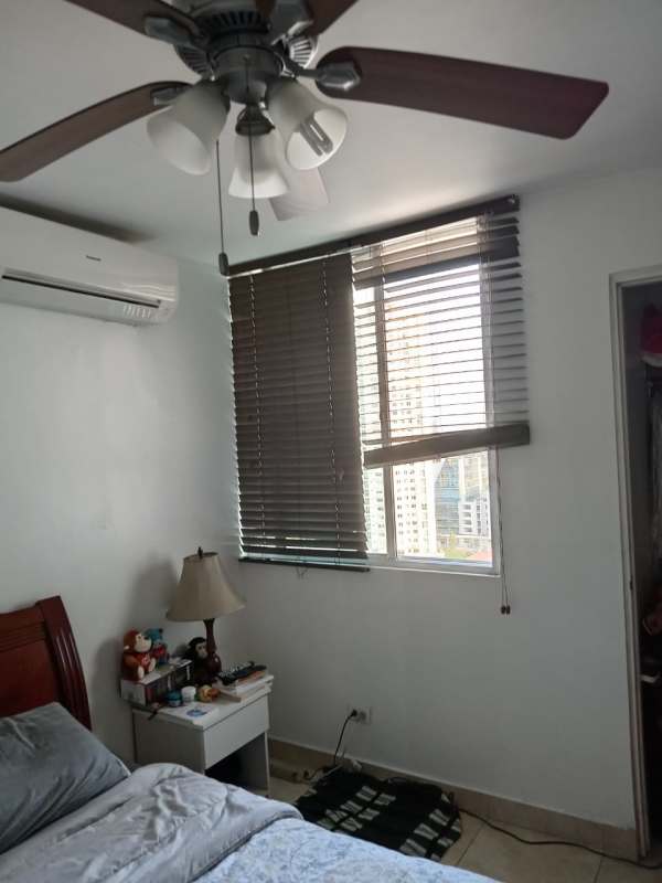 Bedroom with split air conditioner, ceiling fan, tiled floors PH Riverside Condado del Rey Panama