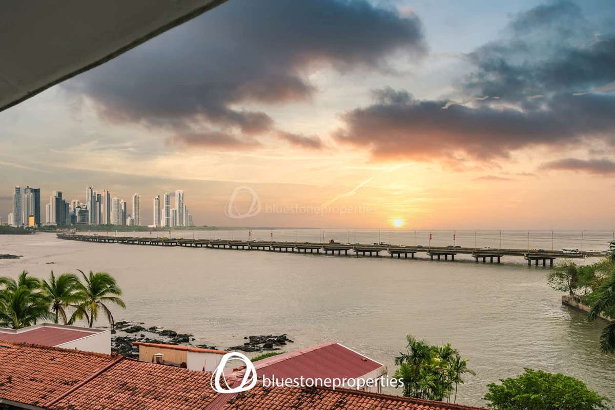 Versatile den and family TV room with ocean views luxury apartment Coco del Mar Panama