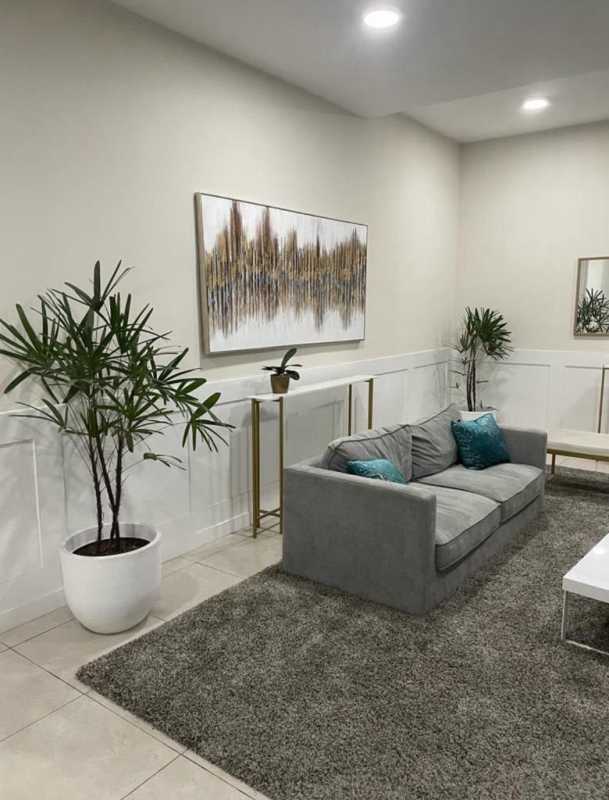 Unfurnished living room with city view windows at PH Gaudí Panama