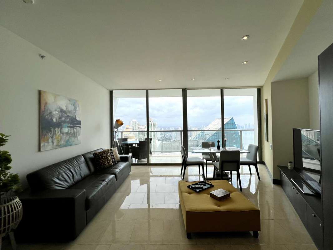 Fully equipped kitchen with granite countertops in JW Marriott Panama Punta Pacifica condo