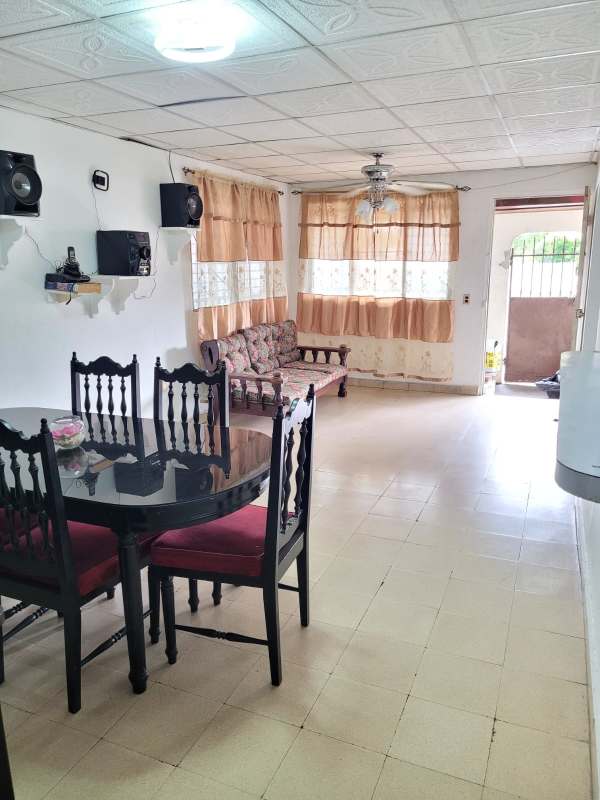 Affordable house living-dining tiled floor ceiling fan windows Ciudad Radial Panama