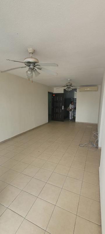 Spacious empty living room with AC and ceiling fans PH Casa Real Panama for rent