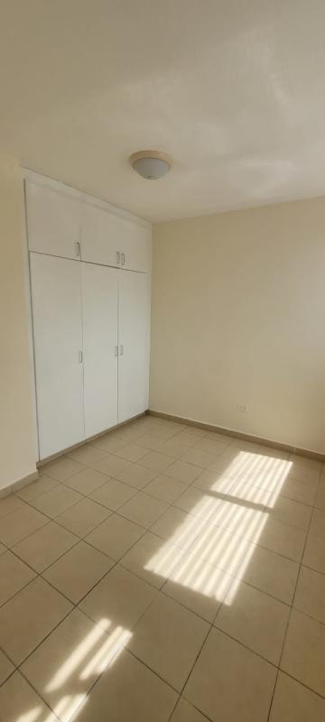 Bedroom with built-in closet tile floor PH Casa Real Panama for rent