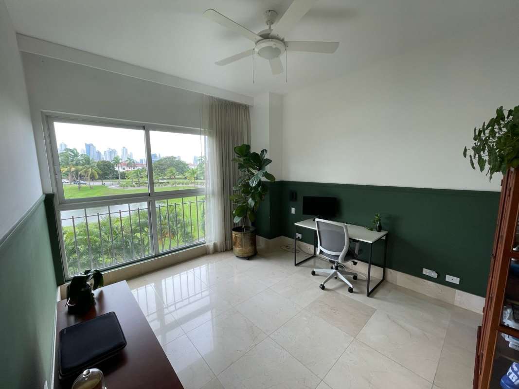Modern bathroom with luxury finishes at PH Santa Maria Golf Panama