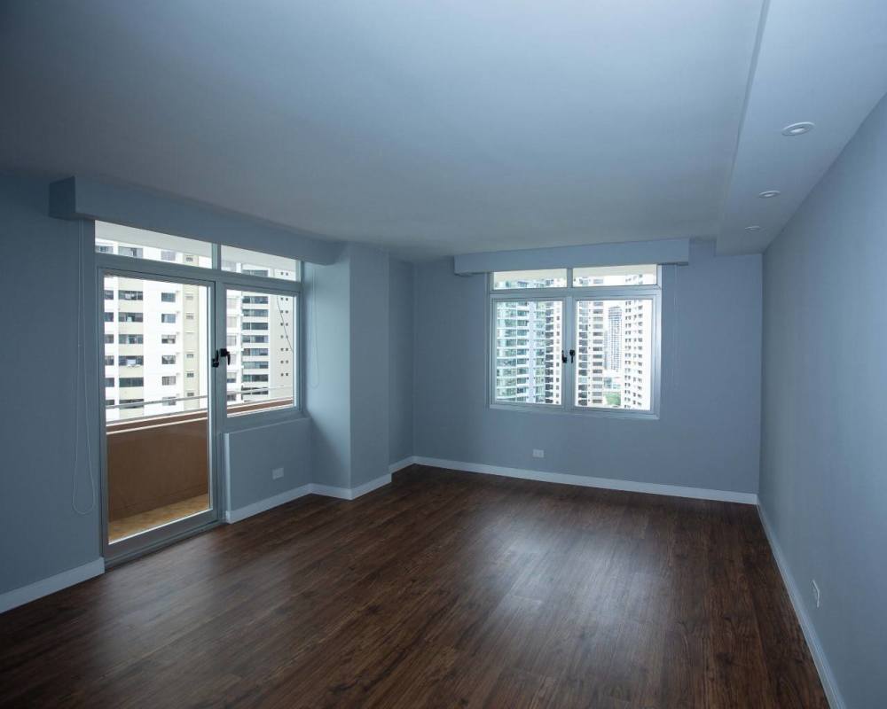 Elegant dining room with large windows and Pacific Ocean backdrop PH Bahía Mar Punta Paitilla Panama