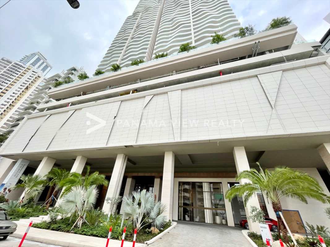Panoramic rooftop infinity pool overlooking the ocean and city skyline at The Towers Punta Paitilla Panama