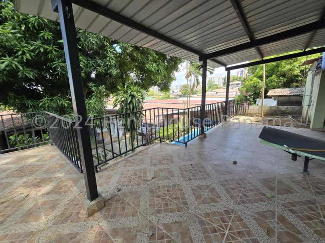 Large backyard with mature trees, green space, elevated terrace, outdoor area in Hato Pintado