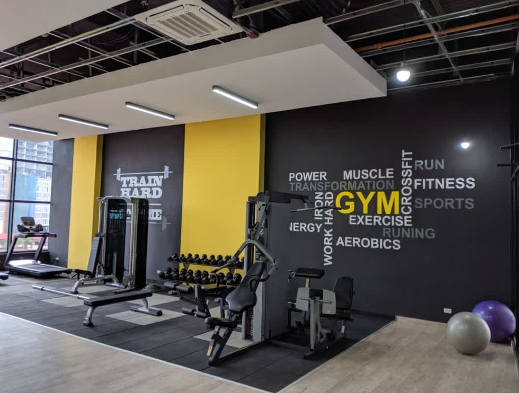 Infinity edge pool with sun deck and ocean view in PH BICSA Tower Avenida Balboa Panama