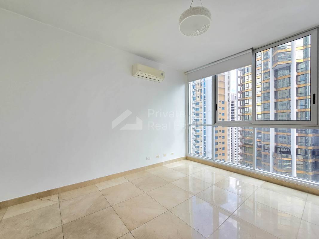 Master bedroom with ocean views, ensuite bathroom, walk-in closet in PH Aventura Tower Panama City