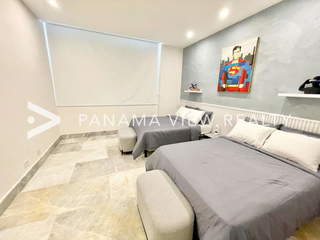 Junior Penthouse Apartment for Sale in San Francisco - 4 bedrooms