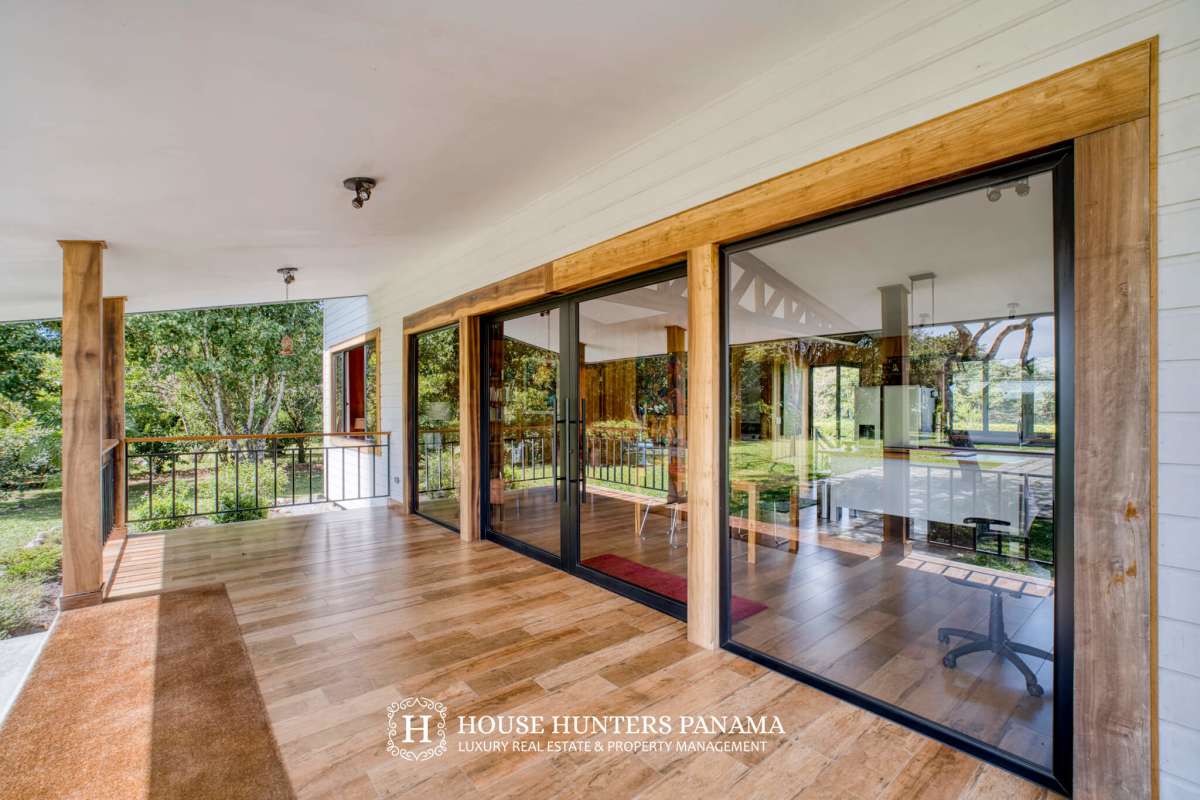 Gourmet kitchen custom wood island appliances estate Volcán Panama