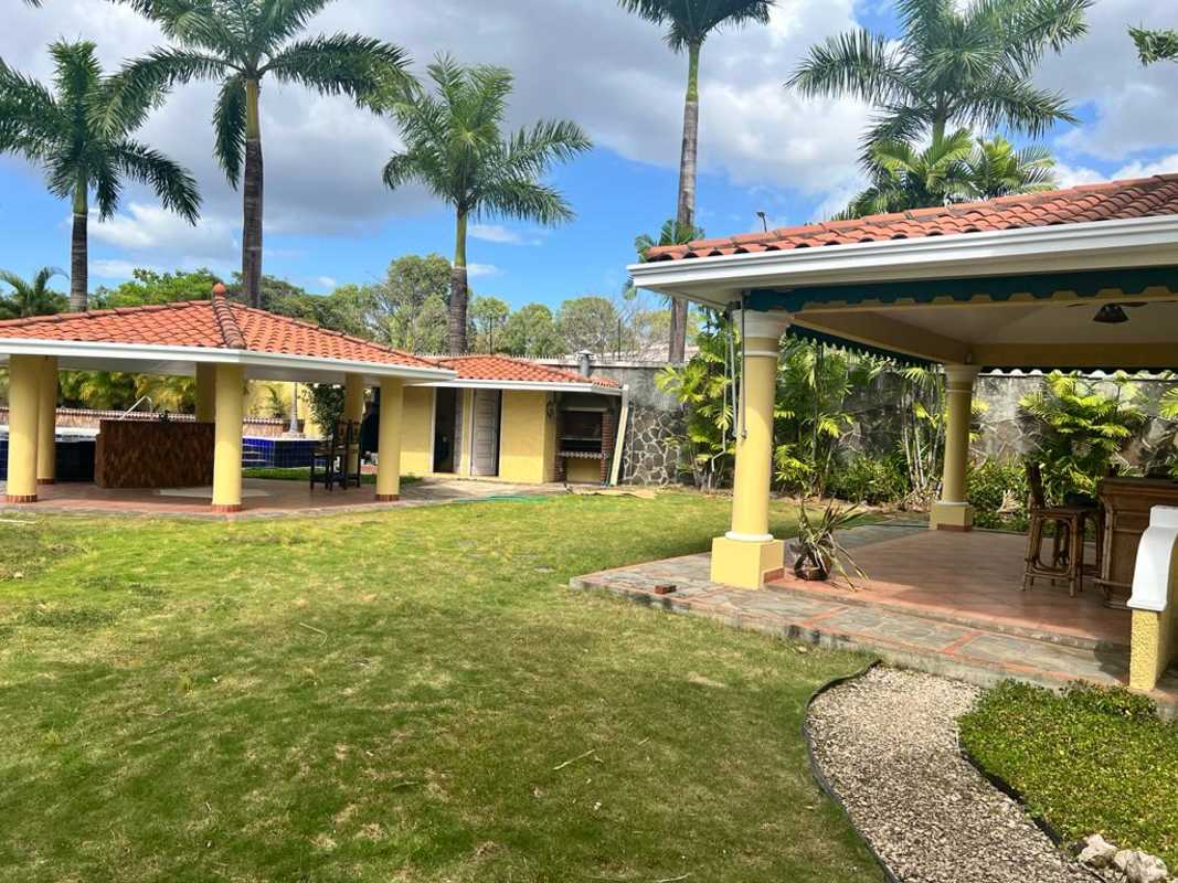 Bathroom with jacuzzi, walk-in shower, marble tiles PH Costa Dorada