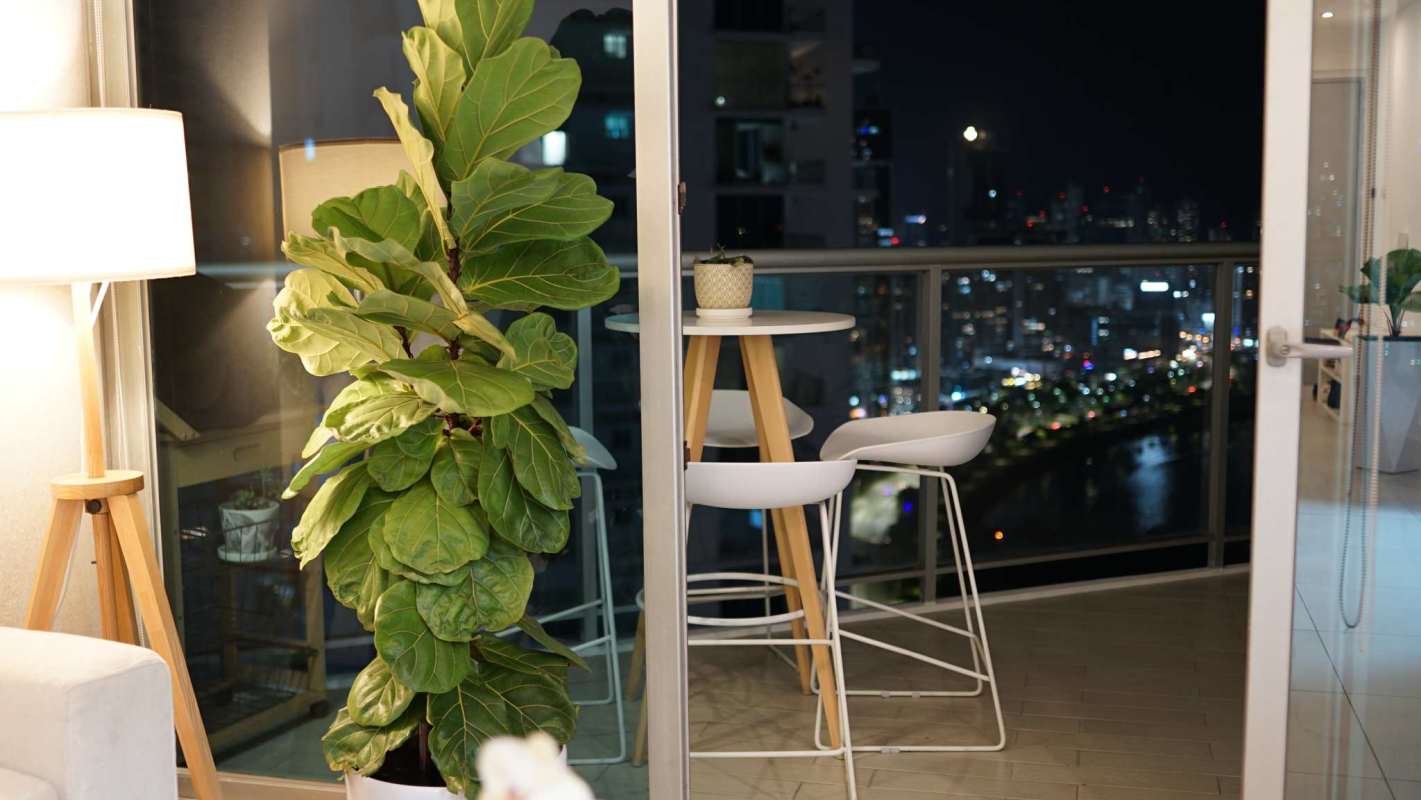Modern furnished dining space next to balcony with ocean views in PH BICSA Financial Center Panama