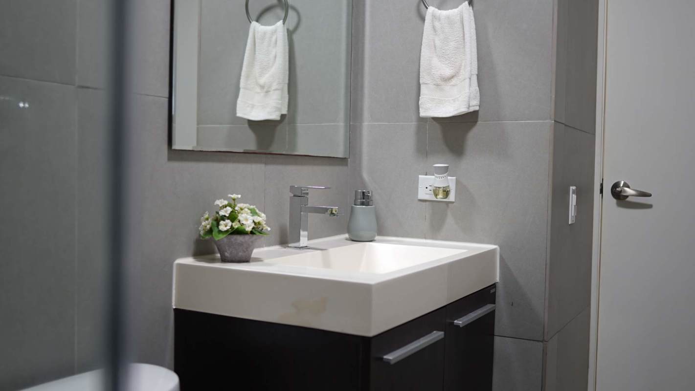 Master bedroom with en-suite bath, walk-in closet, balcony overlooking bay PH BICSA Panama City