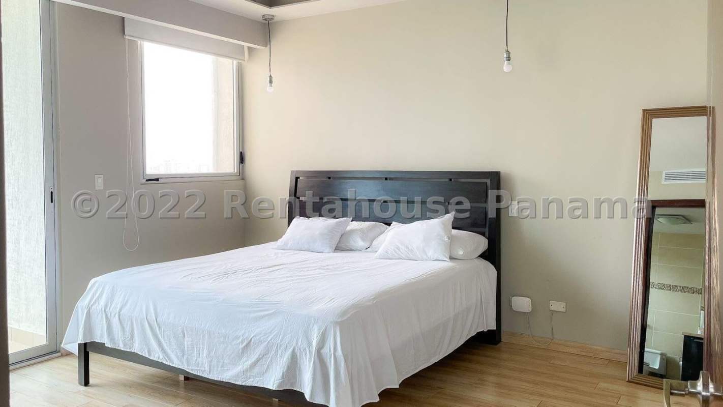 Spacious master bedroom with large windows, wooden floor, ensuite bathroom and city views in PH Oceanaire Panama City