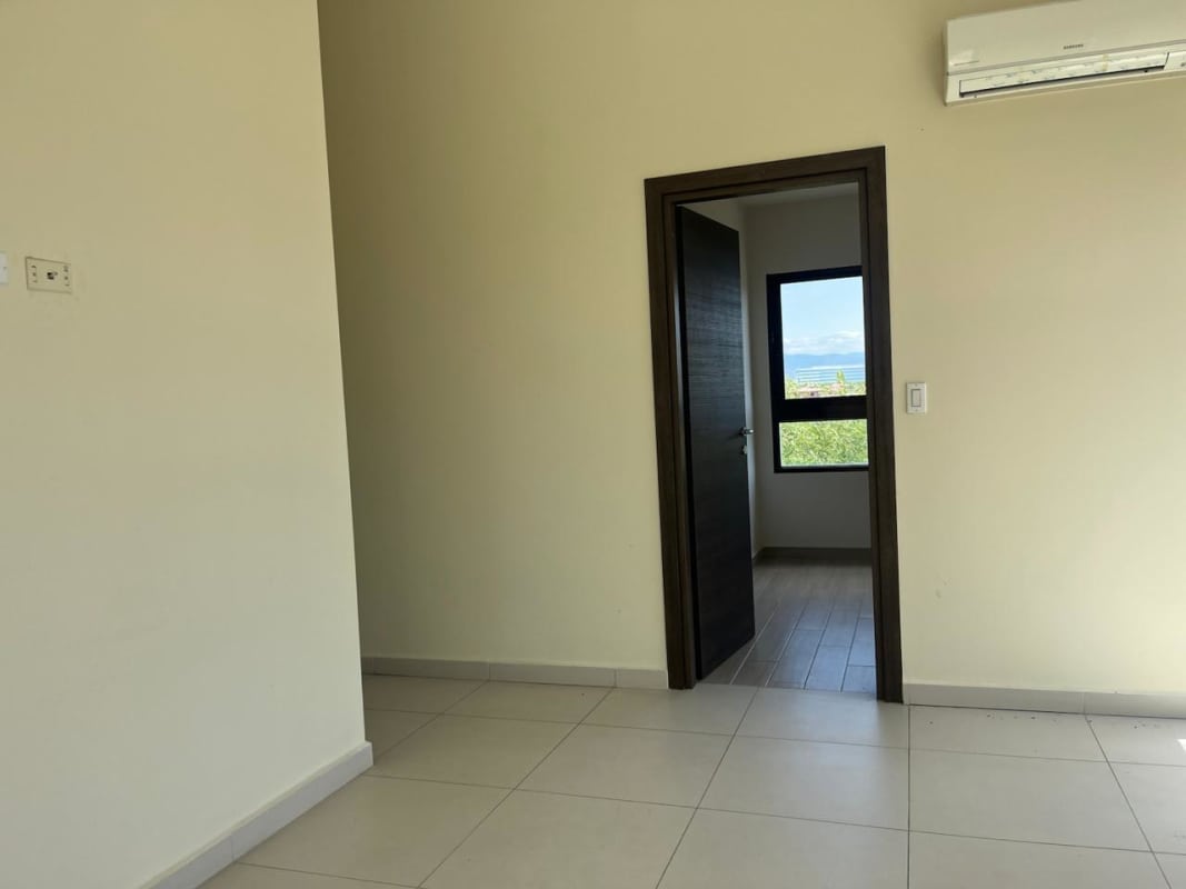 Modern kitchen with L-shaped counters, dark cabinets and gas cooktop in PH Orquídeas Don Bosco Panama
