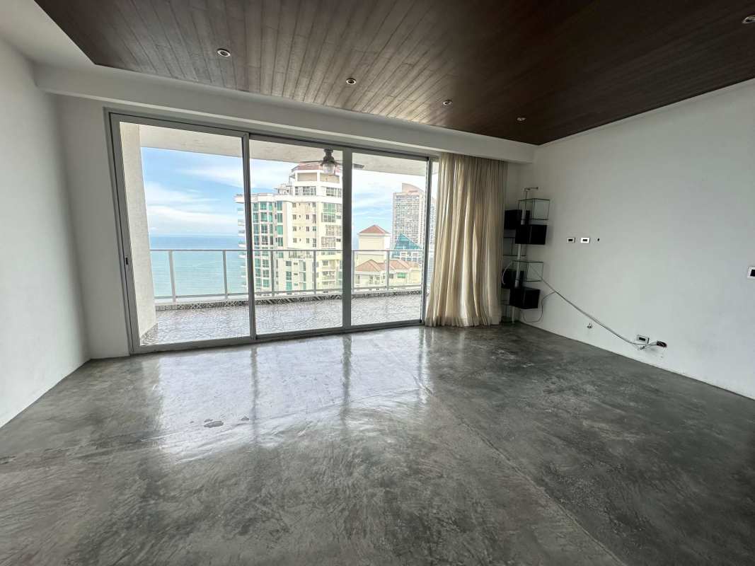 Bedroom with floor-to-ceiling windows and ocean view in PH Dupont Tower Panama