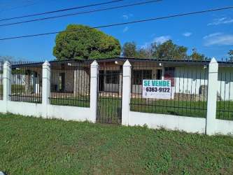 Large fenced yard with white fence and iron gate in spacious house Chiriquí Panama