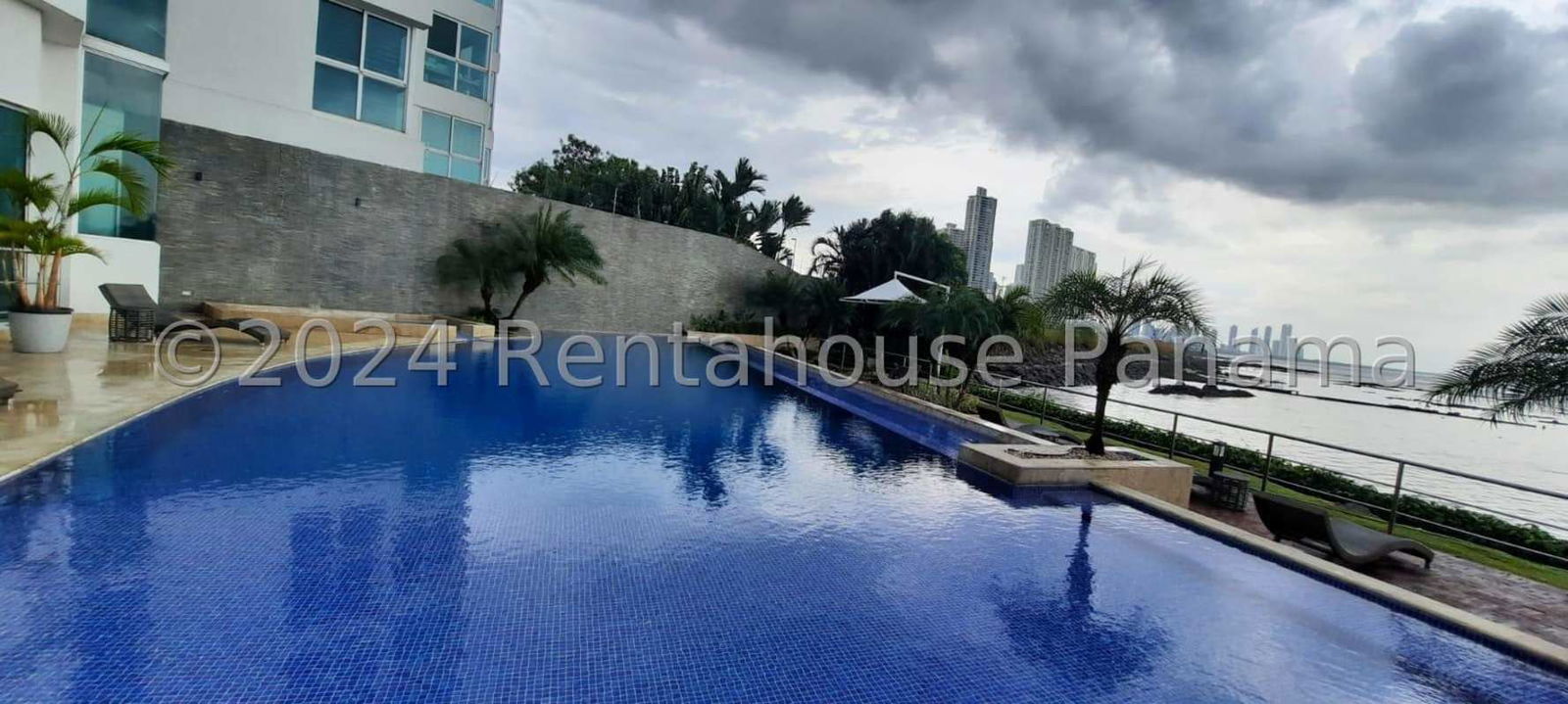 High-rise apartment with ocean views from living and dining areas PH Oceanaire Panama