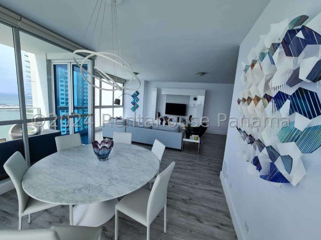 Spacious living area with floor-to-ceiling oceanfront windows in PH Oceanaire Punta Pacifica Panama