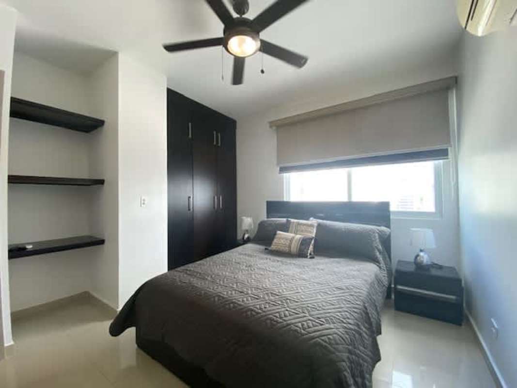 Bedroom with built-in wardrobe AC and window PH Premium Tower San Francisco Panama