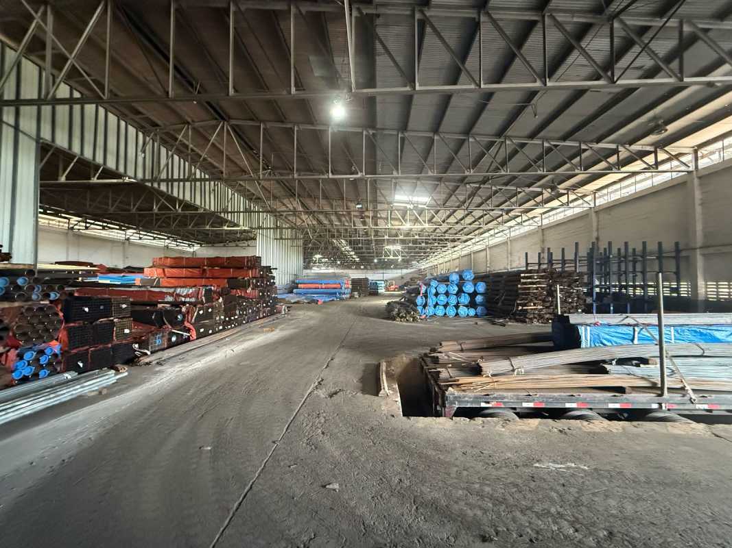 Spacious metal truss warehouse with storage capacity in Juan Díaz Panama