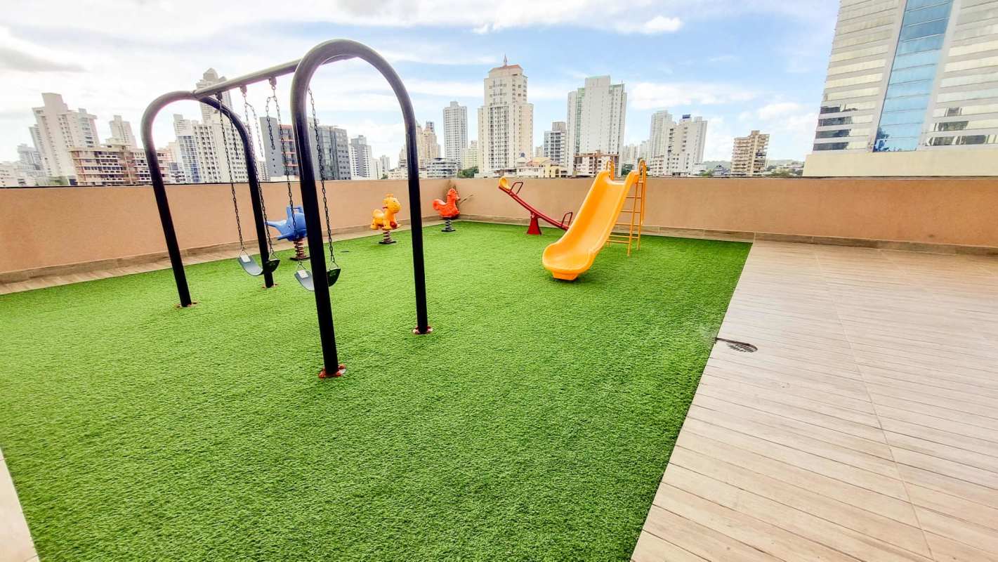 Unfurnished bedroom with natural light window closet PH Vista Hermosa Panama