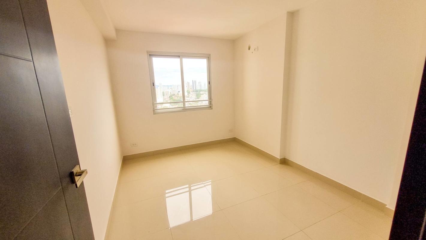Unfurnished bedroom with bright window closet in apartment PH Vista Hermosa Panama City