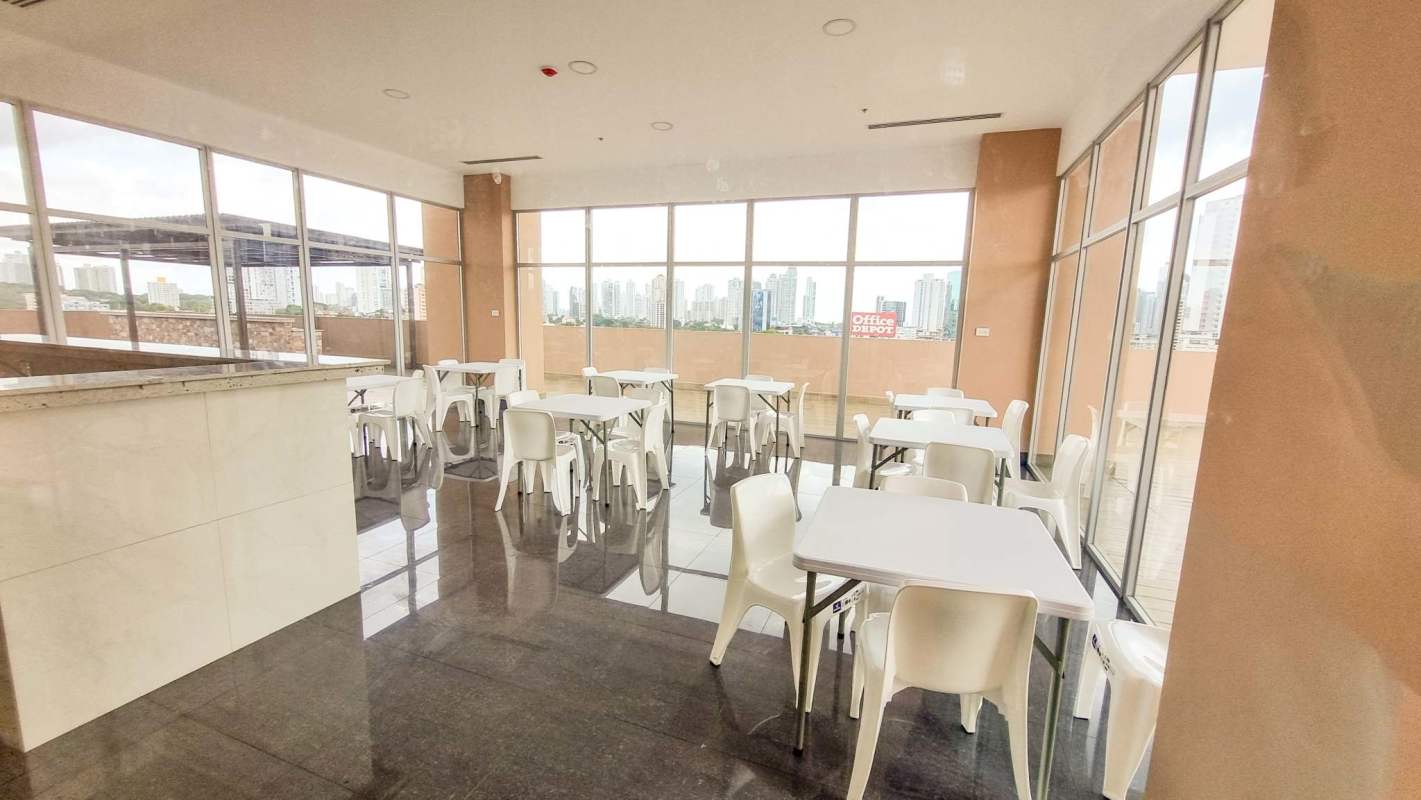 Bedroom with window and closet unfurnished apartment PH Vista Hermosa Panama City