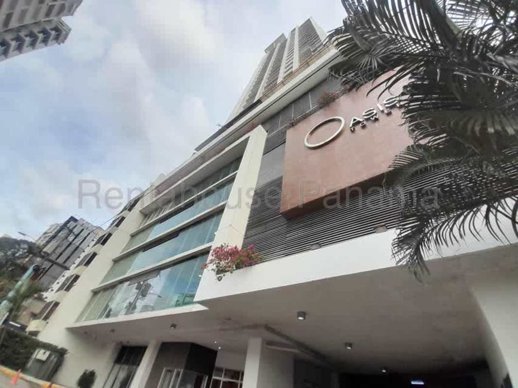 Contemporary apartment kitchen with stainless appliances, marble backsplash in PH Oasis San Francisco Panama