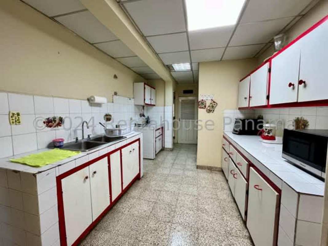 Laundry room with sink and utility area in residential house Chanis Panama