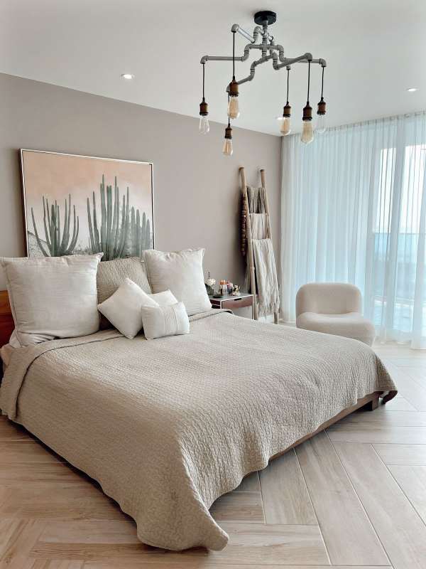 Bright secondary bedroom with built-in closet at PH Nautica Coco del Mar