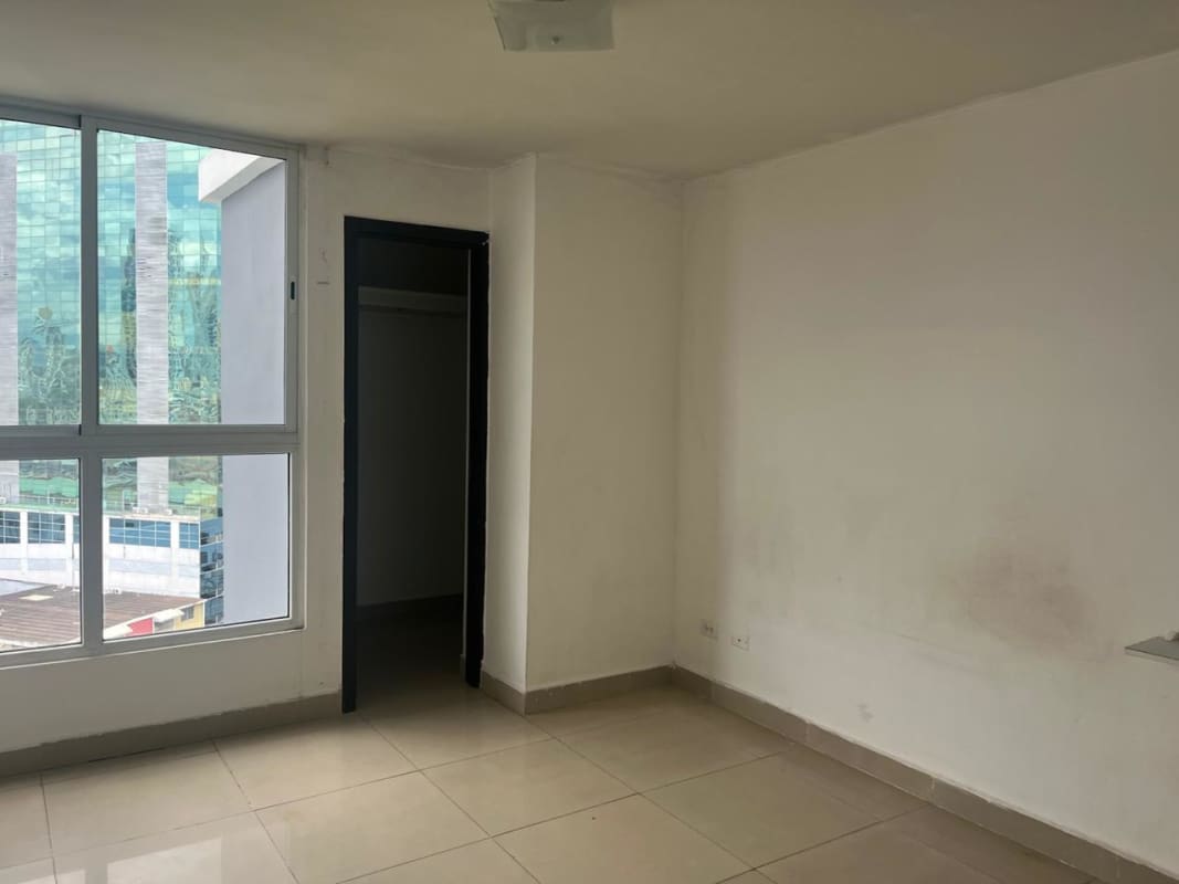 Modern kitchen with granite counters, built-in stove and oven in PH Miyaki Obarrio Panama