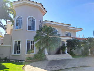 Single Family Luxury Home for Sale in Costa del Este - 4 bedrooms
