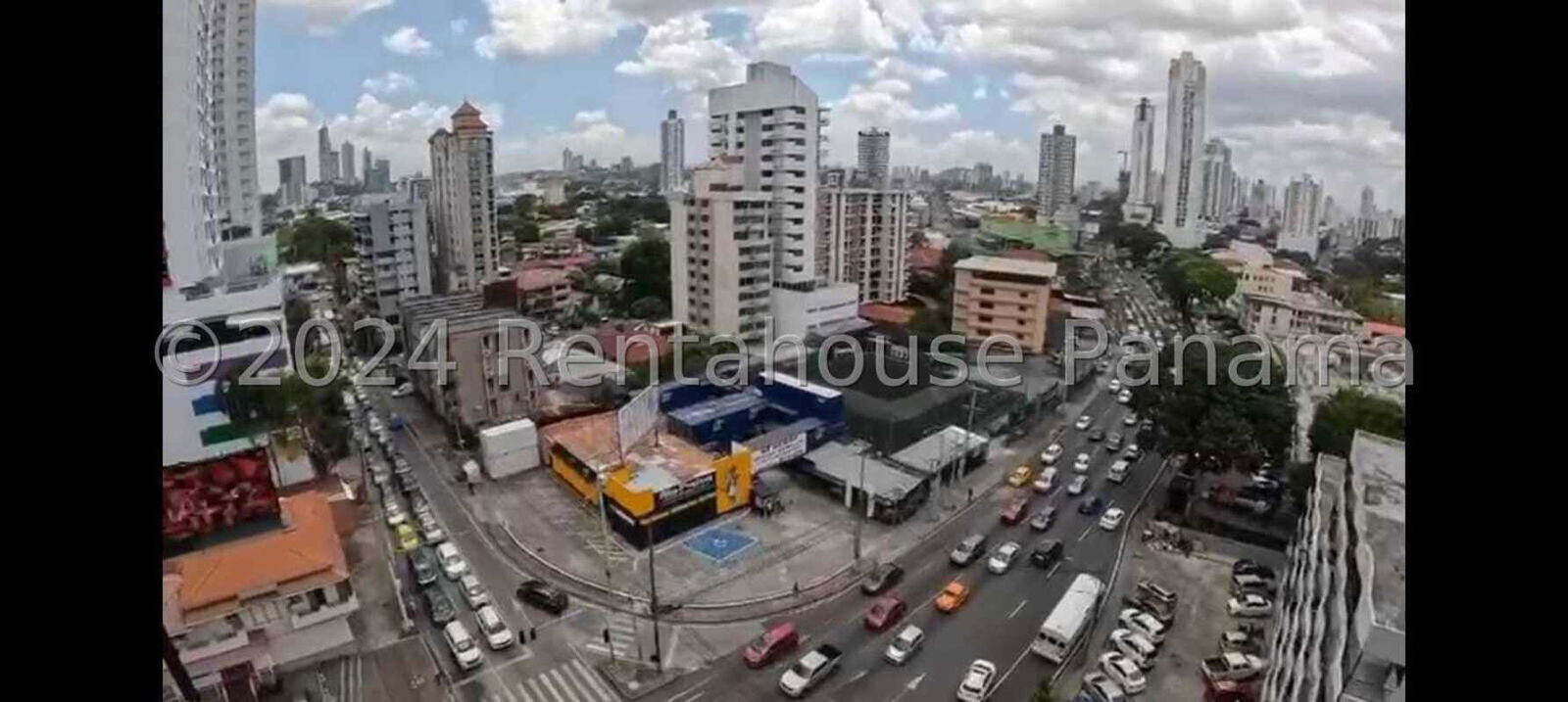 Front glass retail with parking at Panama City commercial lot for sale