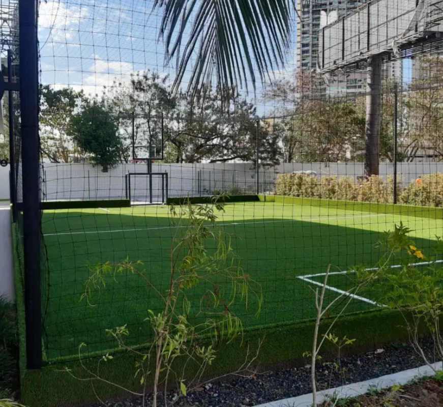 Infinity swimming pools with sun loungers and palm trees at PH Country Club Costa del Este Panama