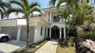 Luxury House for Sale in Costa del Este - 4 bedrooms