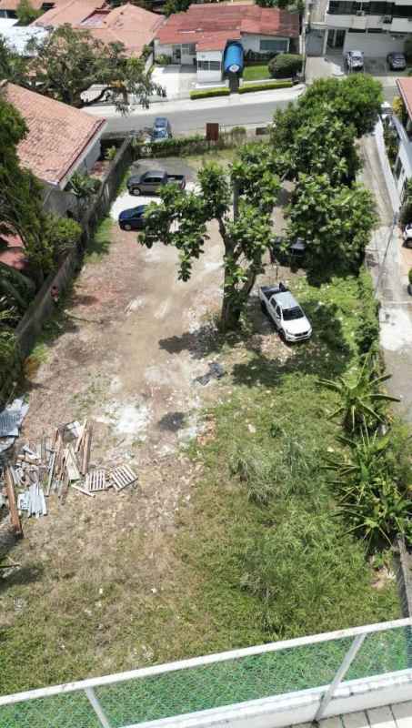 Vacant investment lot with ocean view potential in luxury area of Panama