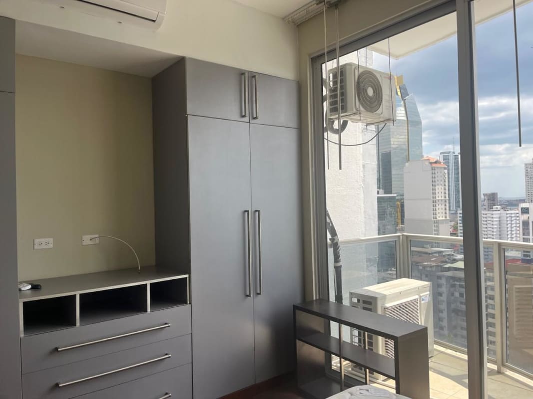 Bedroom with cityscape view, floor-to-ceiling windows and balcony in PH Denovo Bella Vista Panama