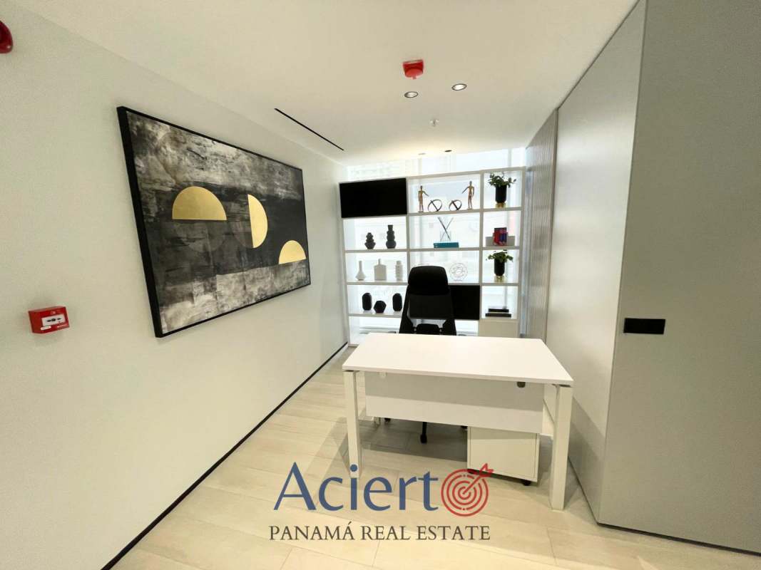 Minimalist medical office interior with recessed lighting at Park Square Medical Center Panama