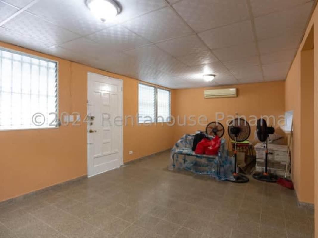 Simple kitchen with cabinets and pass-through in Santa Clara Panama house for rent